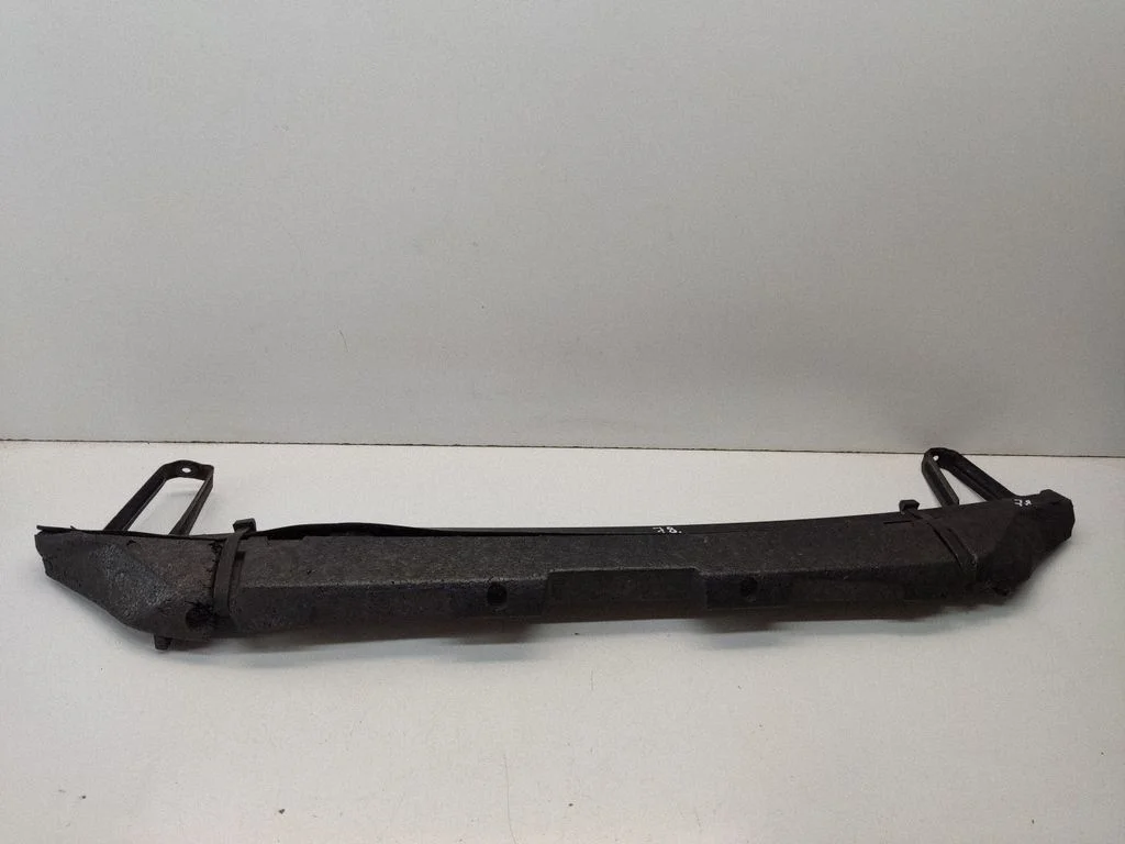 Front bumper mounting bracket
