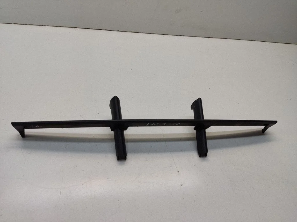 Front bumper lower grill 7033702