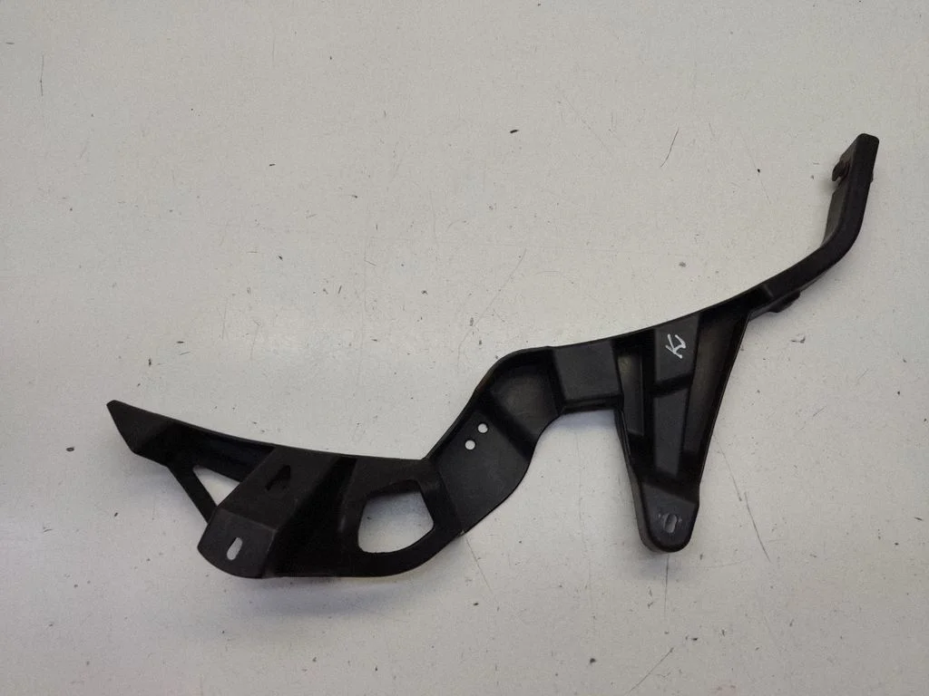 Front bumper mounting bracket 8Z0854729