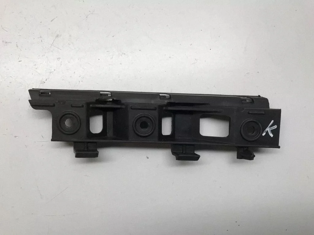 Front bumper mounting bracket 3C0807183