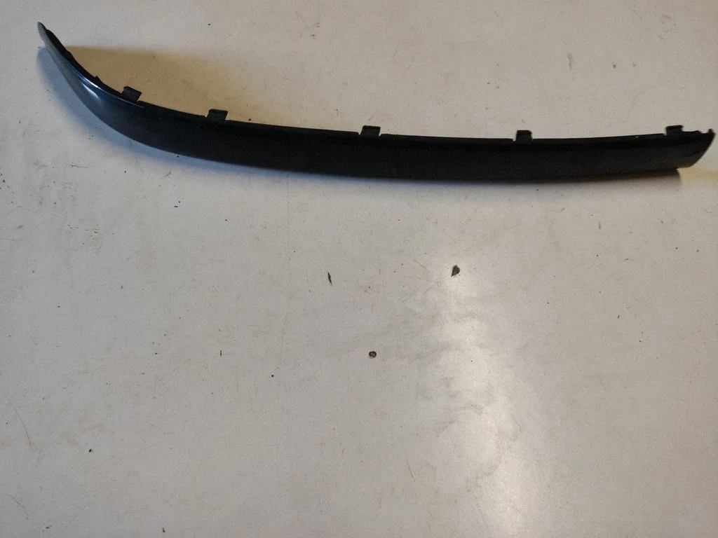 Front bumper splitter molding 8195289