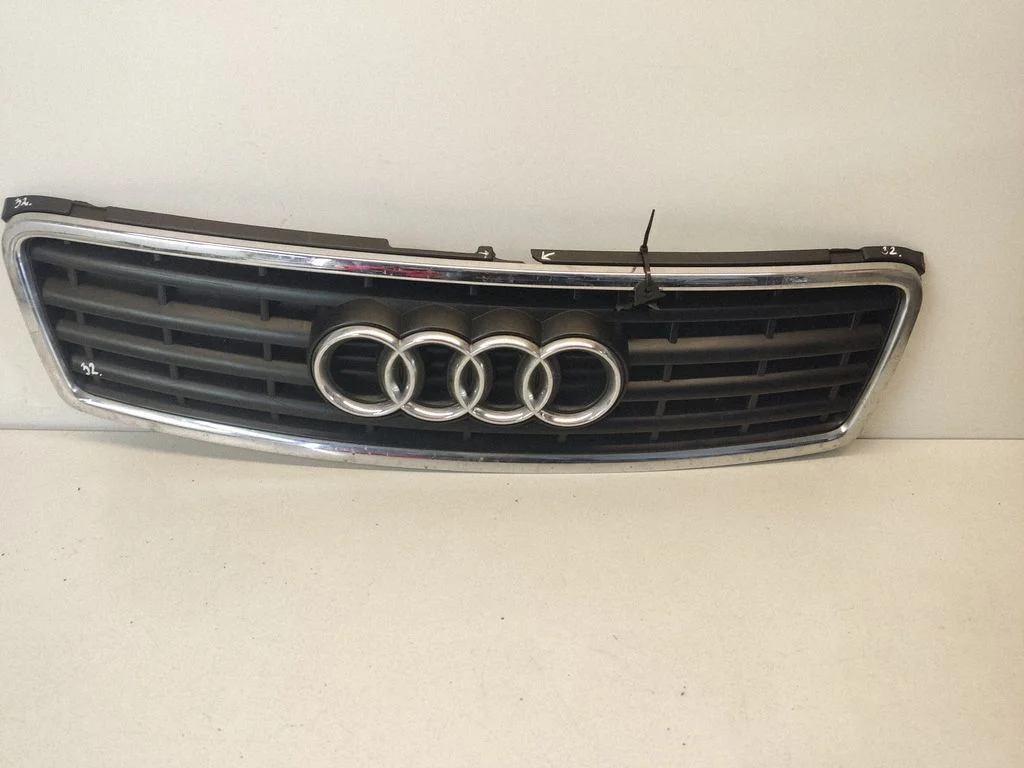 Esistange ülemine radiaatorivõre – Audi A4 S4 B6 8E 8H (2001-2005)