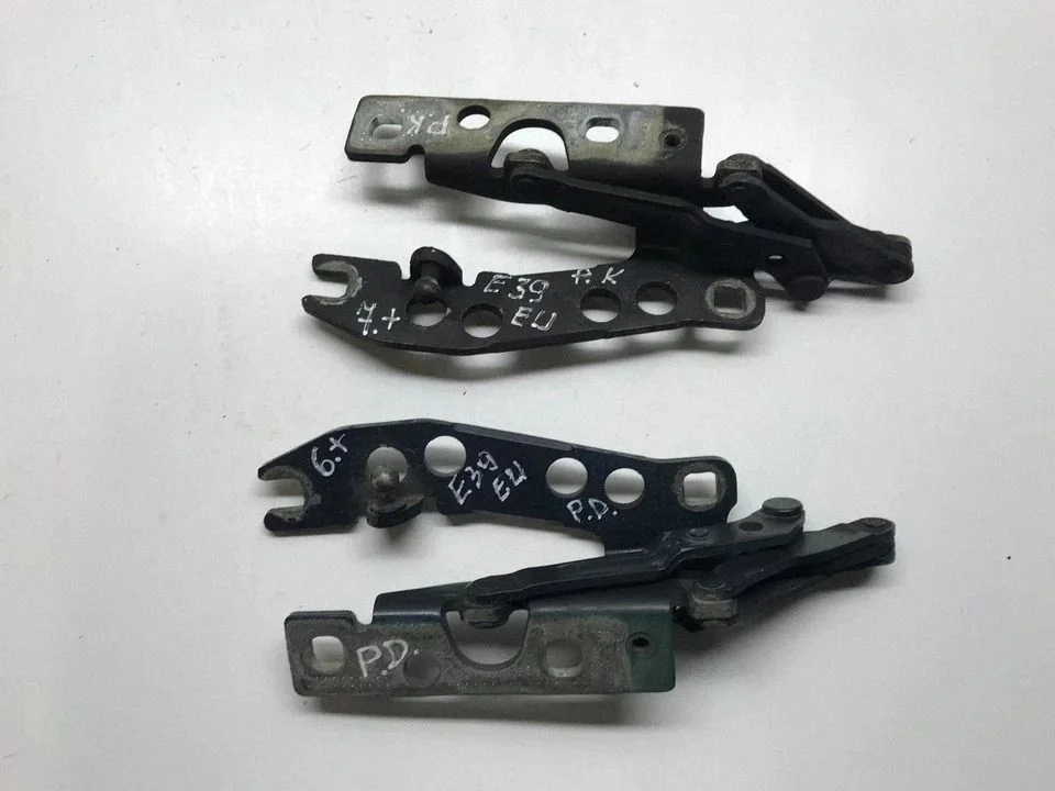 Mootorikapoti hinged