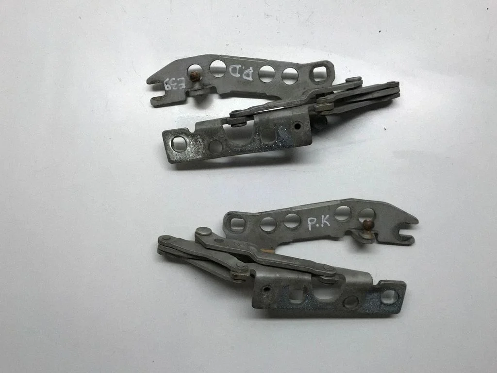Mootorikapoti hinged