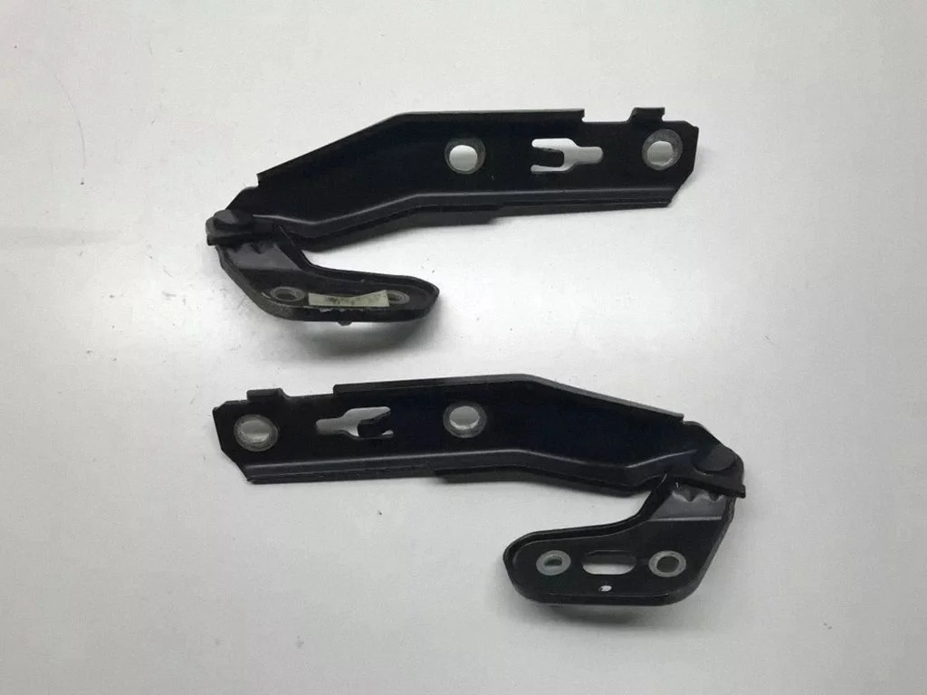 Engine bonnet/hood hinges 4F0823302