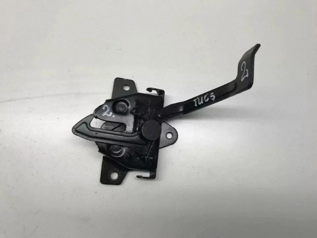 Engine bonnet/hood lock/catch – front