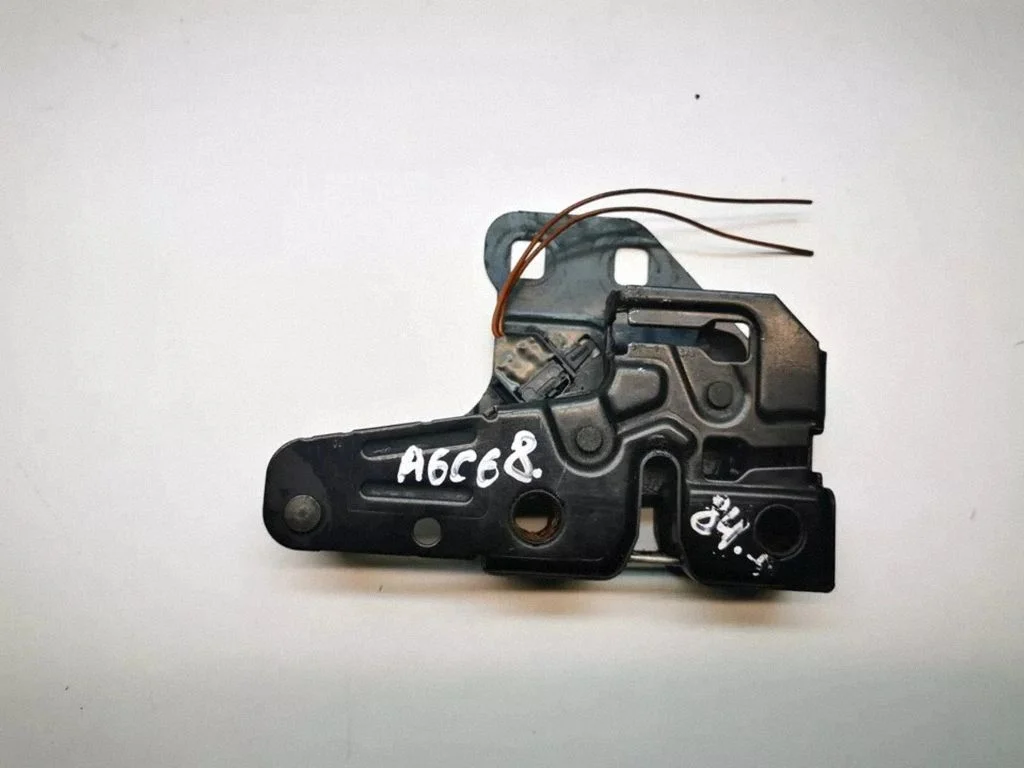 Engine bonnet/hood lock/catch – front