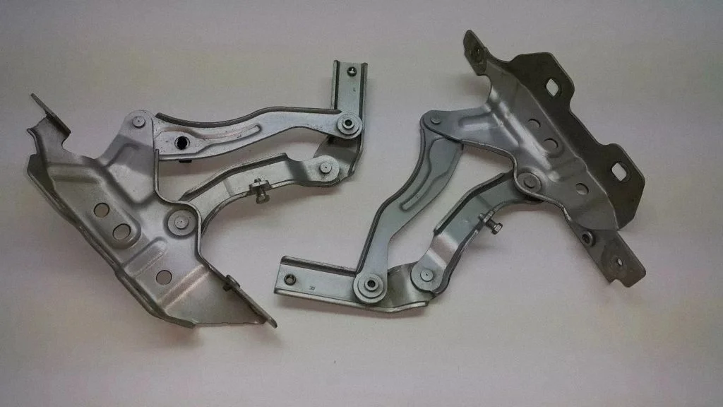 Engine bonnet/hood hinges – Mercedes-Benz A-Class W169 (2004-2012)