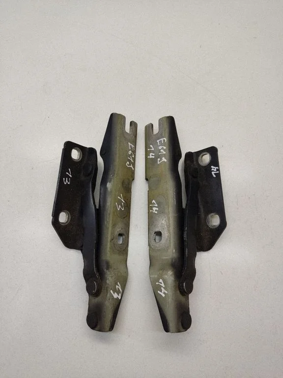 Engine bonnet/hood hinges 7008727