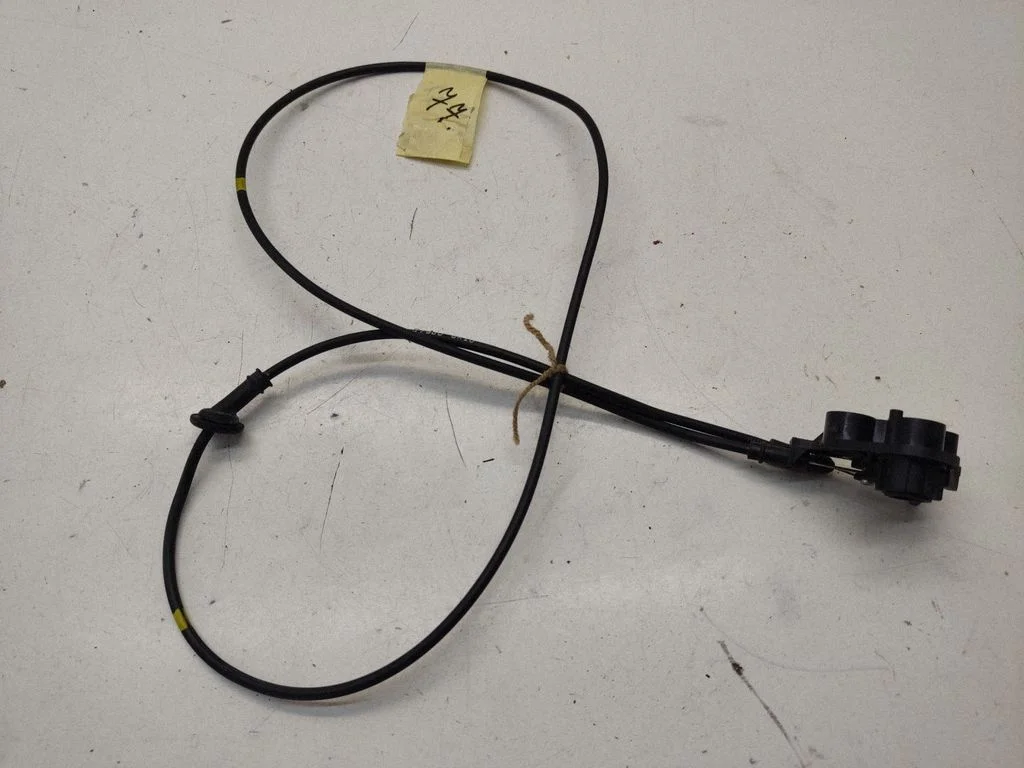 Mootorikapoti luku avamistross D79006K10