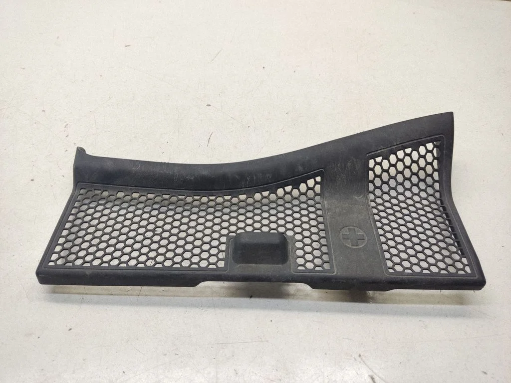 Wiper trim 8T2863051