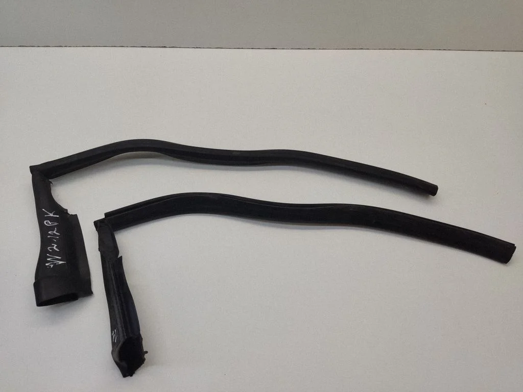 Engine compartment rubber – Mercedes-Benz E-Class W212 (2009-2016)