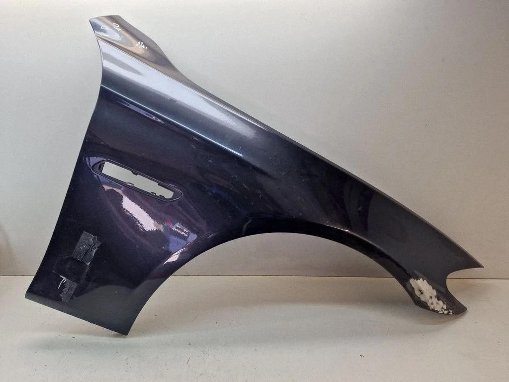Fender – front right