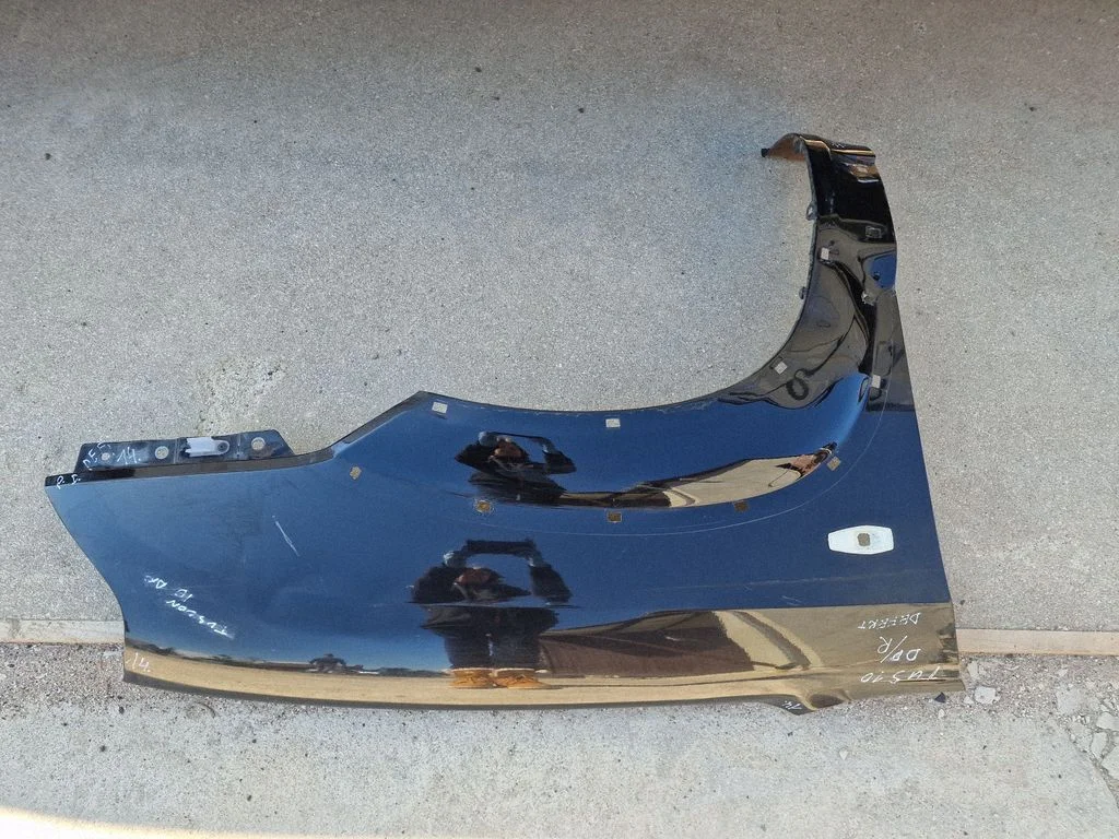 Fender – front right