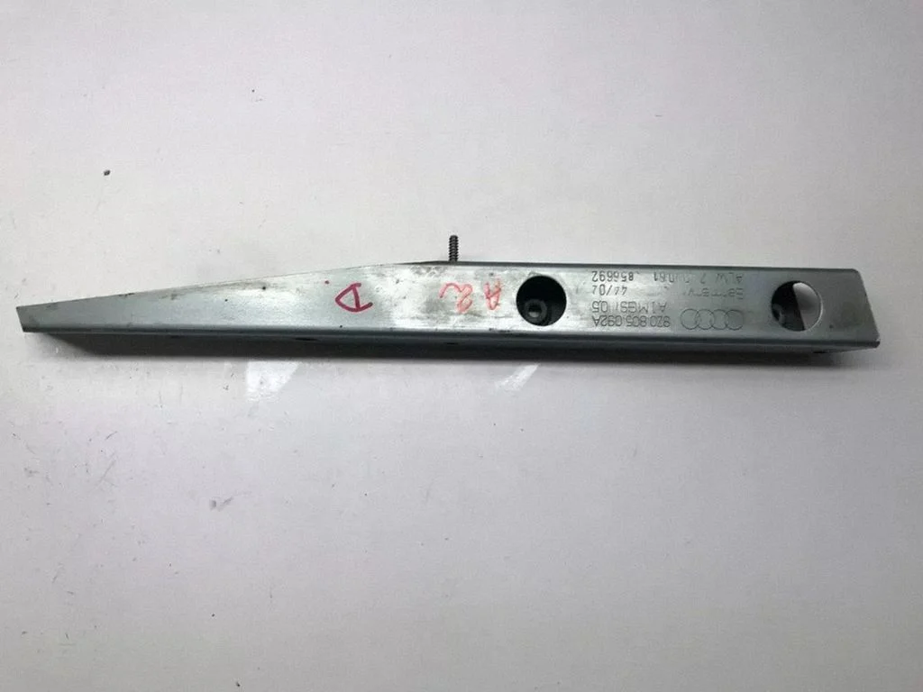 Fender mounting bracket 8Z0805092A