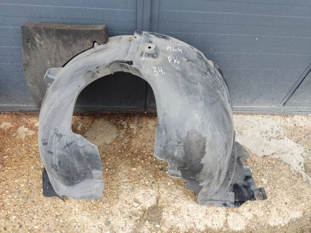 Front wheel arch liner splash guards A1648840122