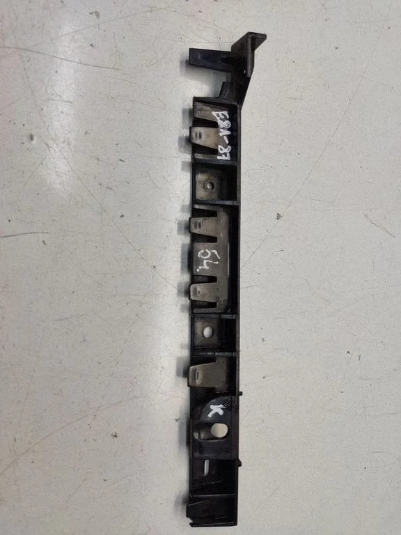 Poritiiva kinnitusklamber – BMW 1-seeria E81 E87 (2004-2011)