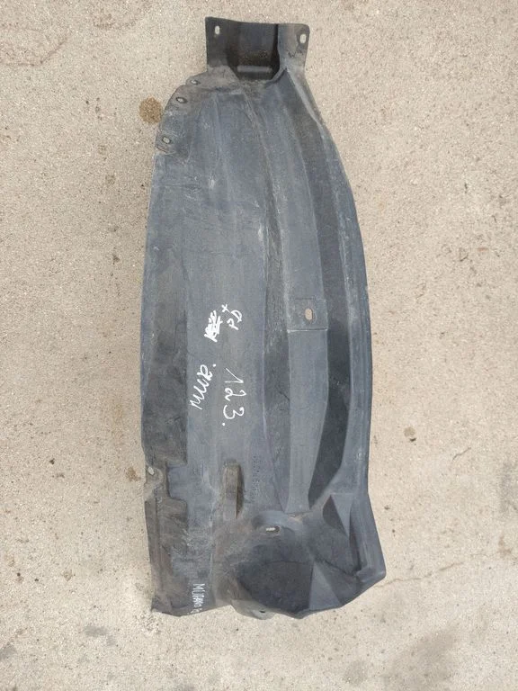 Front wheel arch liner splash guards 63842CA000
