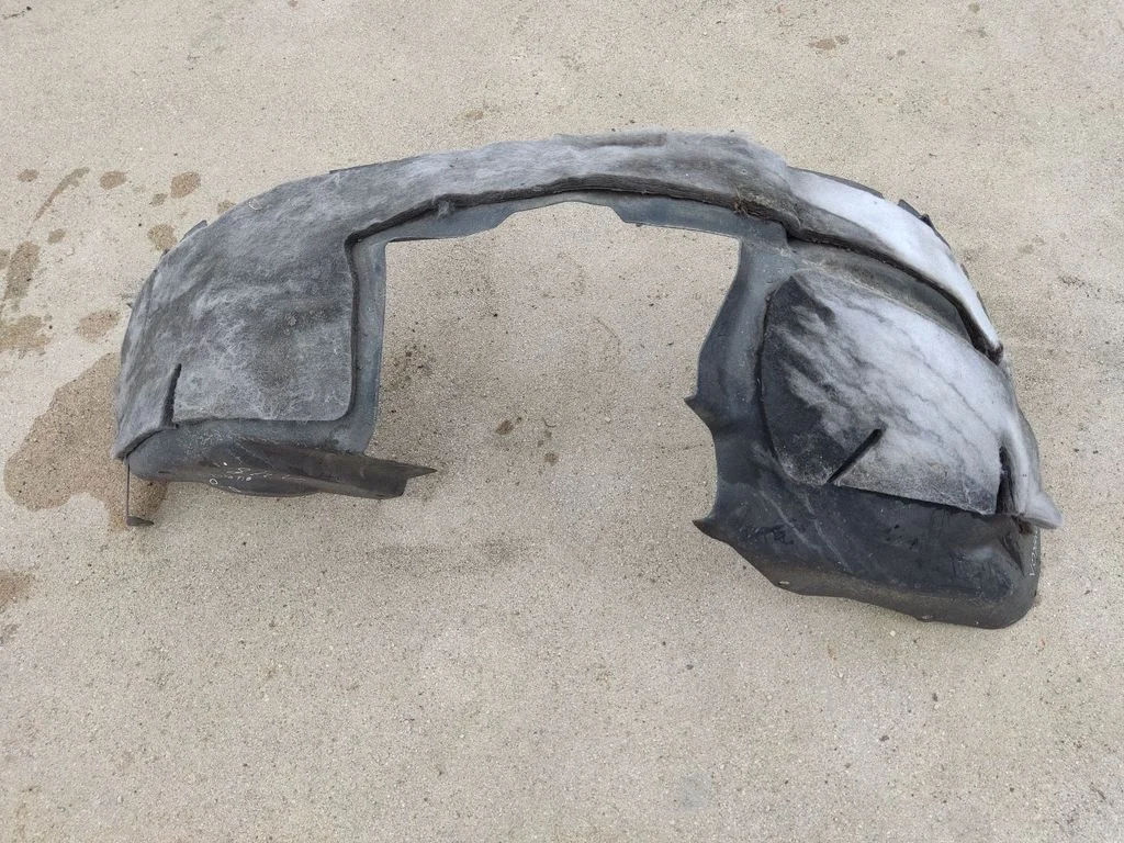 Front wheel arch liner splash guards 04857222AB