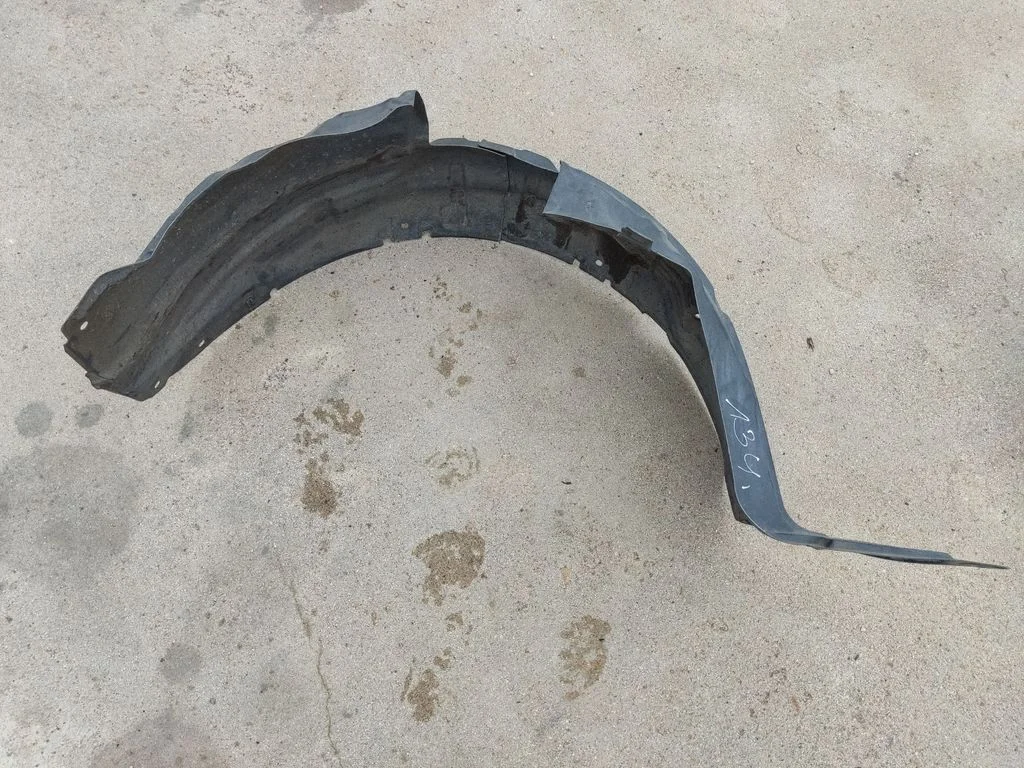 Front wheel arch liner splash guards D651