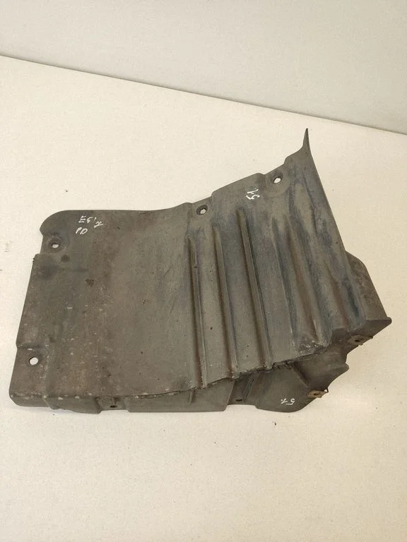 Front wheel arch liner splash guards 7050538