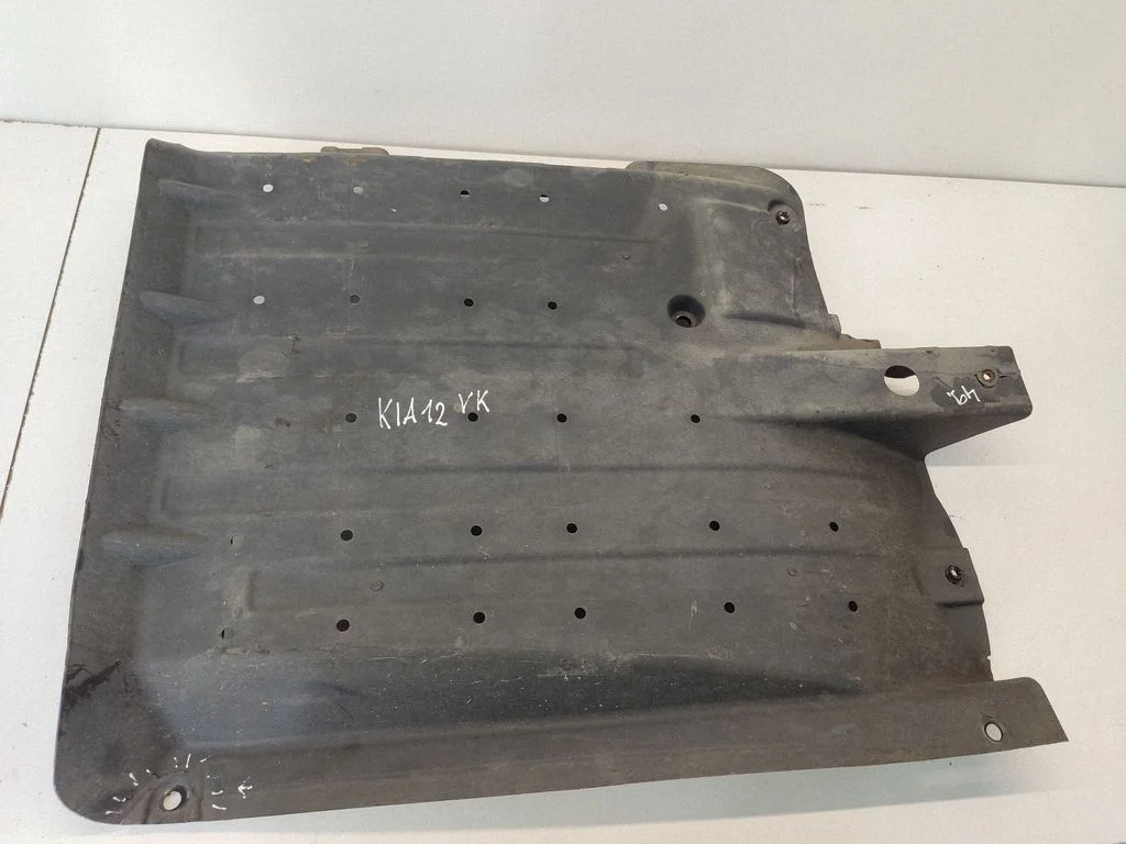 Center/middle under tray cover 8413727000