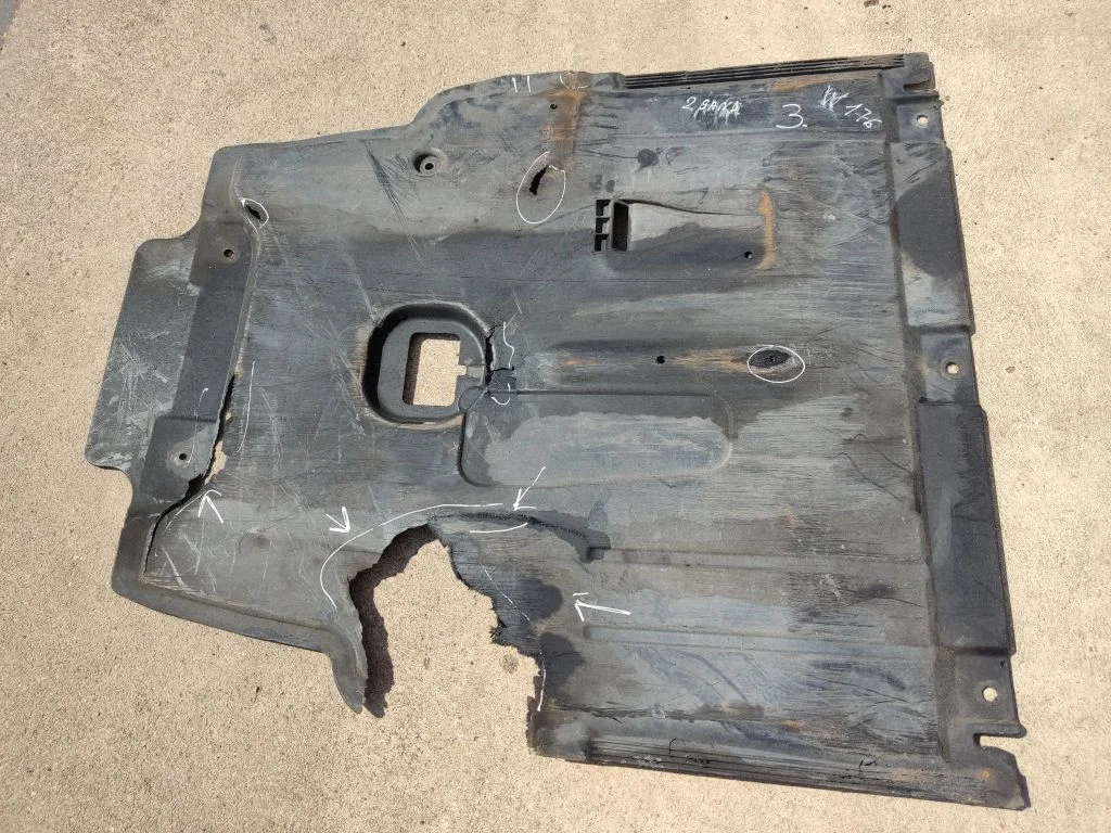 Engine splash shield/under tray A2465200123