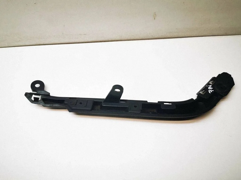 Rear bumper mounting bracket 7058518