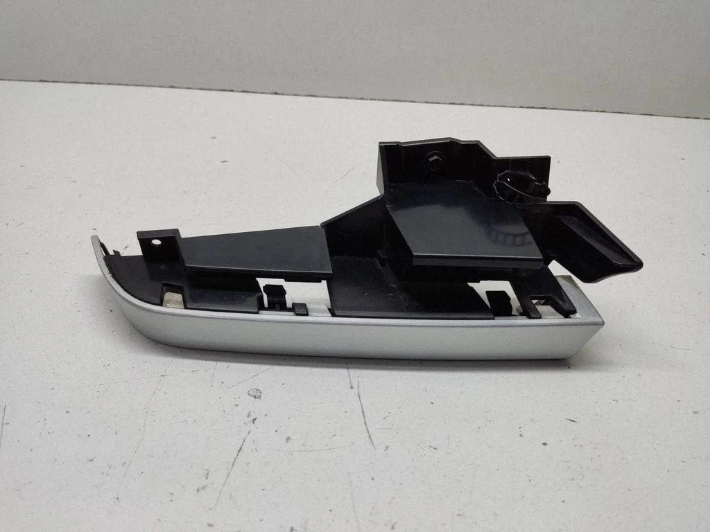 Rear bumper mounting bracket 7006824