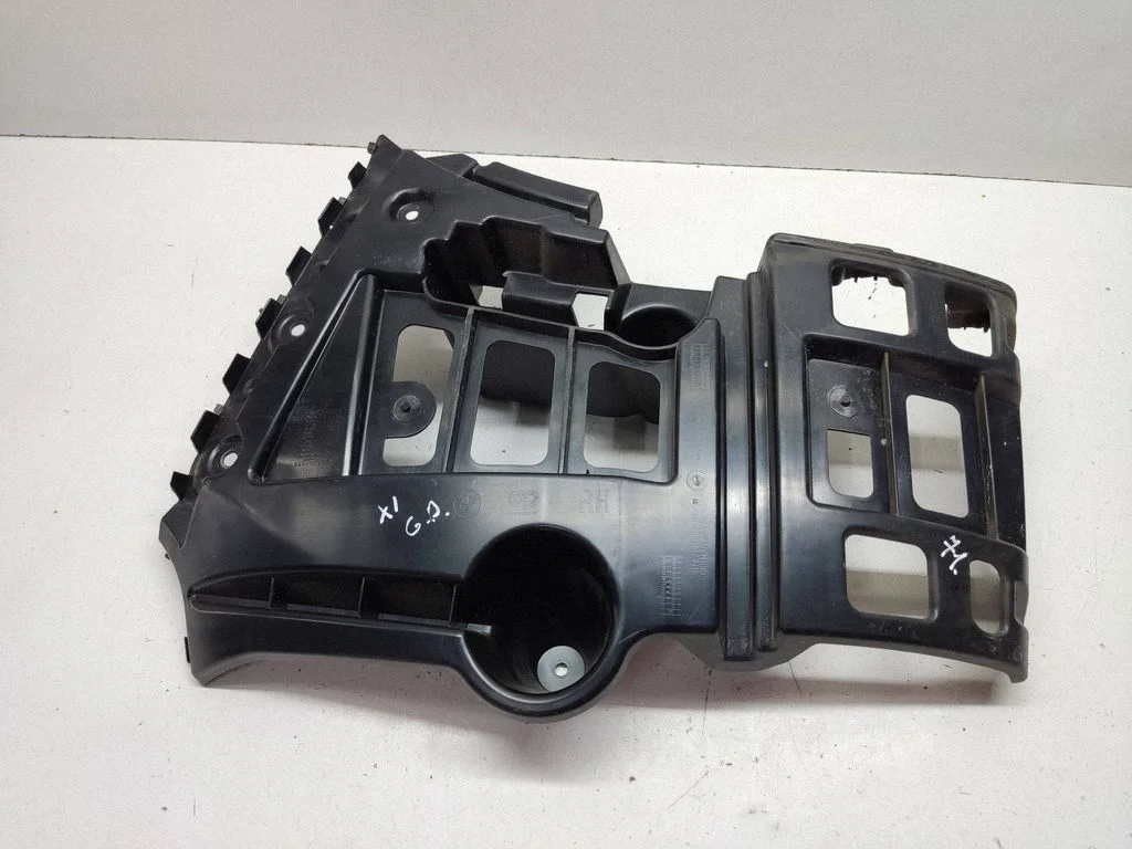 Rear bumper mounting bracket 4884490