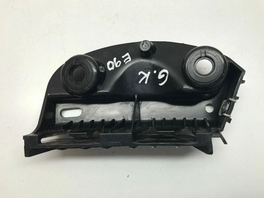 Rear bumper mounting bracket 7118193