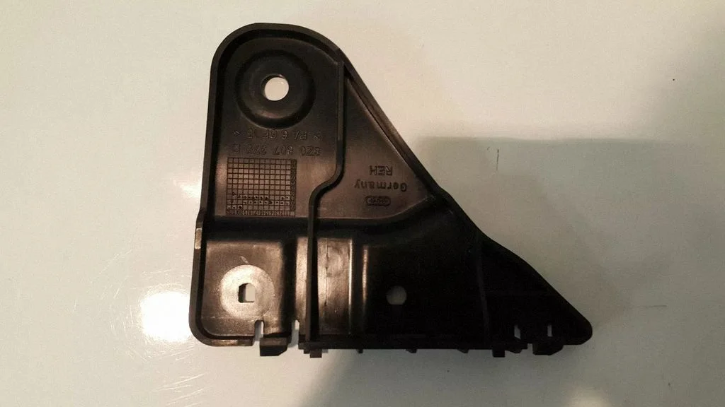 Rear bumper mounting bracket 8Z0807375B
