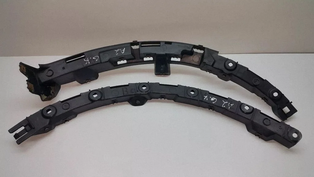 Rear bumper mounting bracket 8Z0853863A