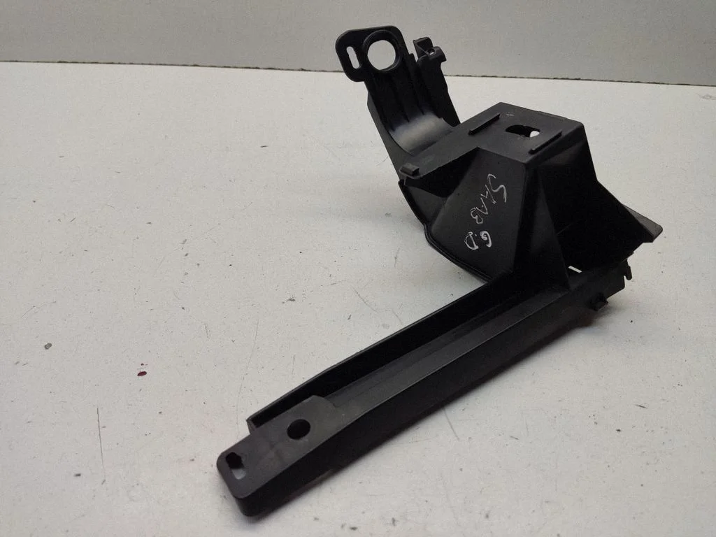 Rear bumper mounting bracket 12794229