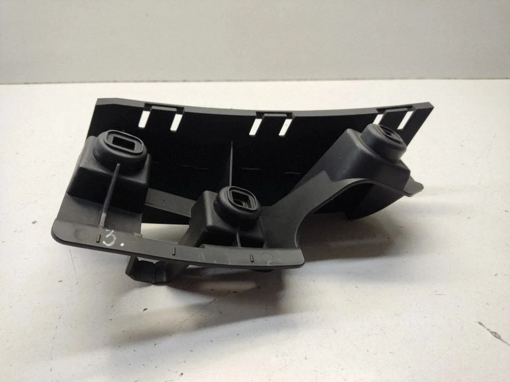 Rear bumper mounting bracket 08693388