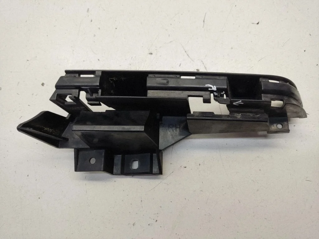 Rear bumper mounting bracket 7006824