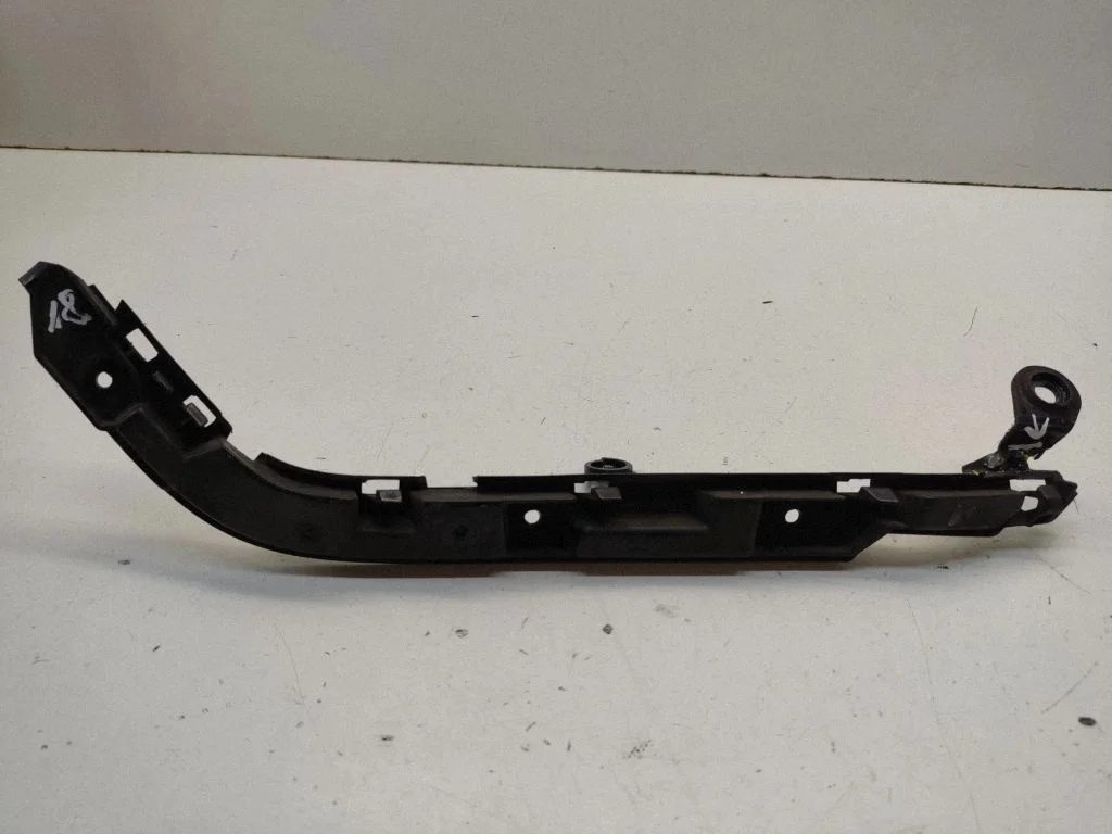 Rear bumper mounting bracket 7058518