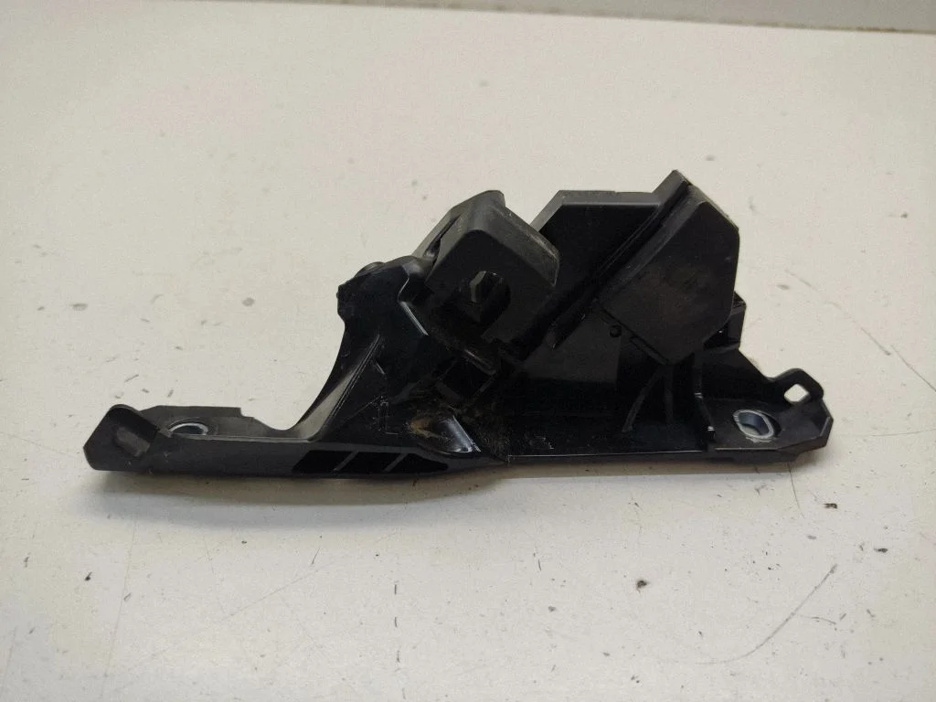 Tagumise kaitseraua kinnitusklamber – BMW 3-seeria G20 G21 (2019-)