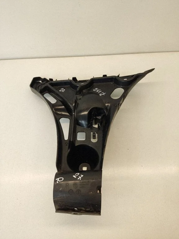 Rear bumper mounting bracket 7060796