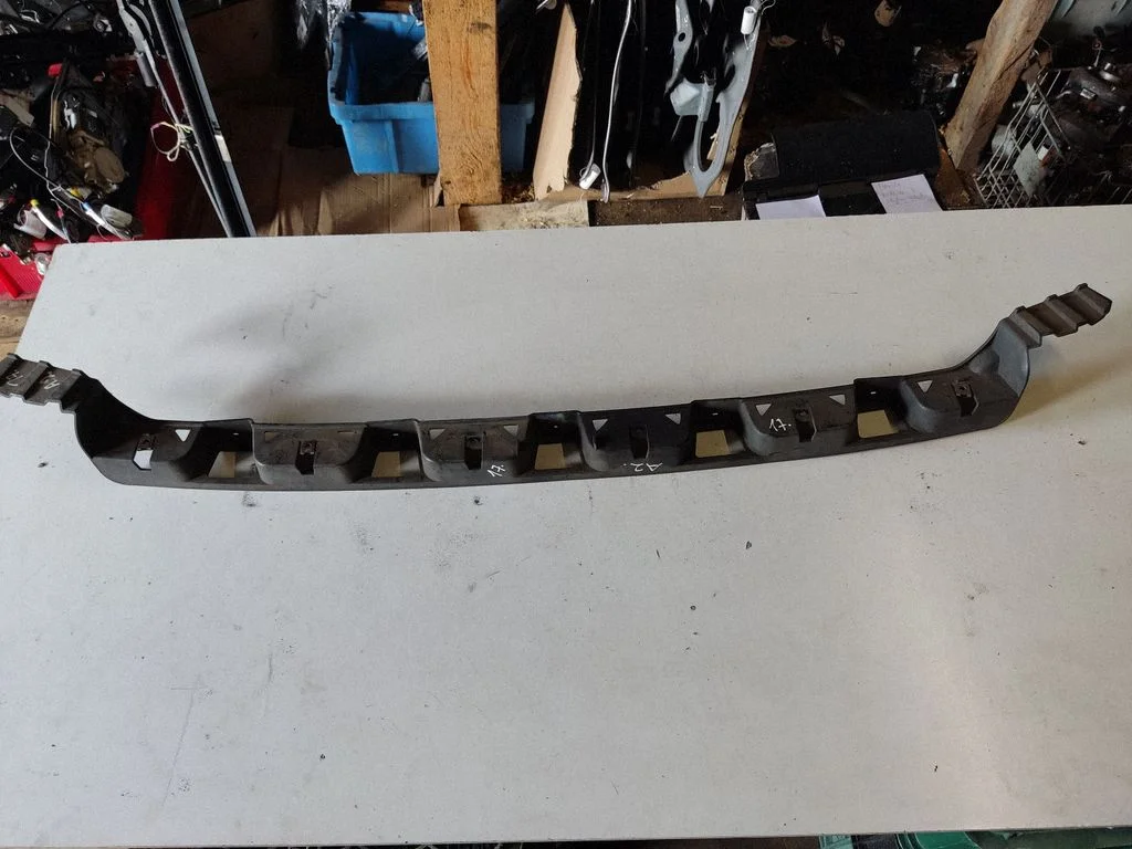 Rear bumper mounting bracket 8Z0807855A