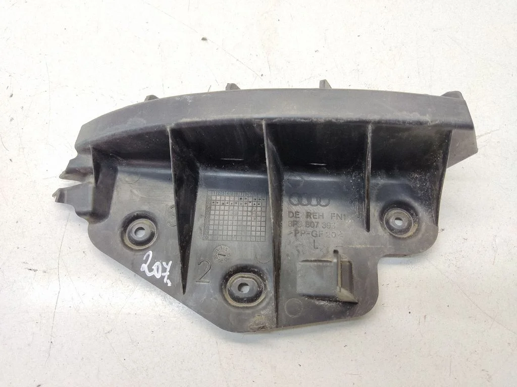 Rear bumper mounting bracket 8P3807393