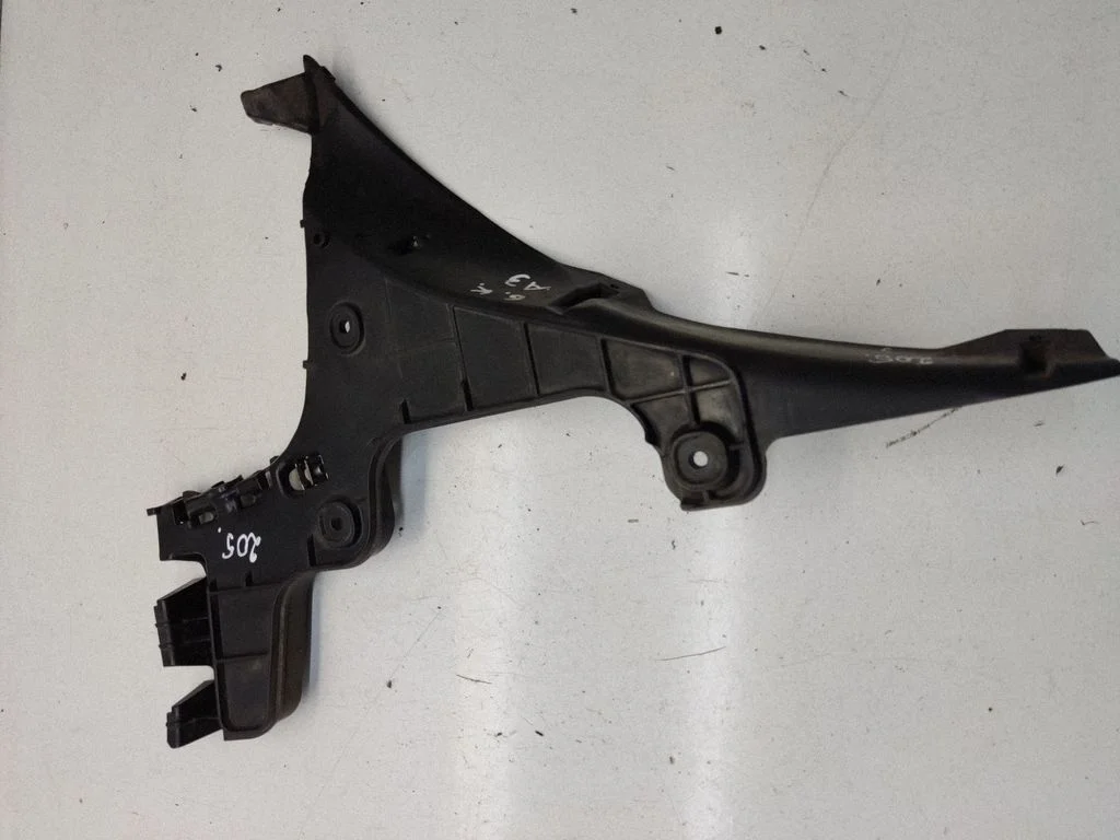 Rear bumper mounting bracket 8P38073777