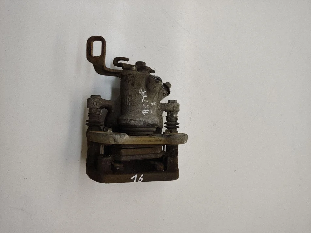 Tagumine pidurisadul – tagumine vasak