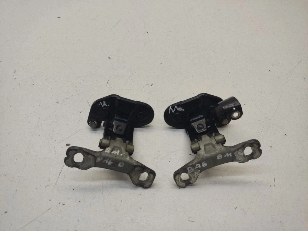 Tailgate/trunk/boot hinge 7060626