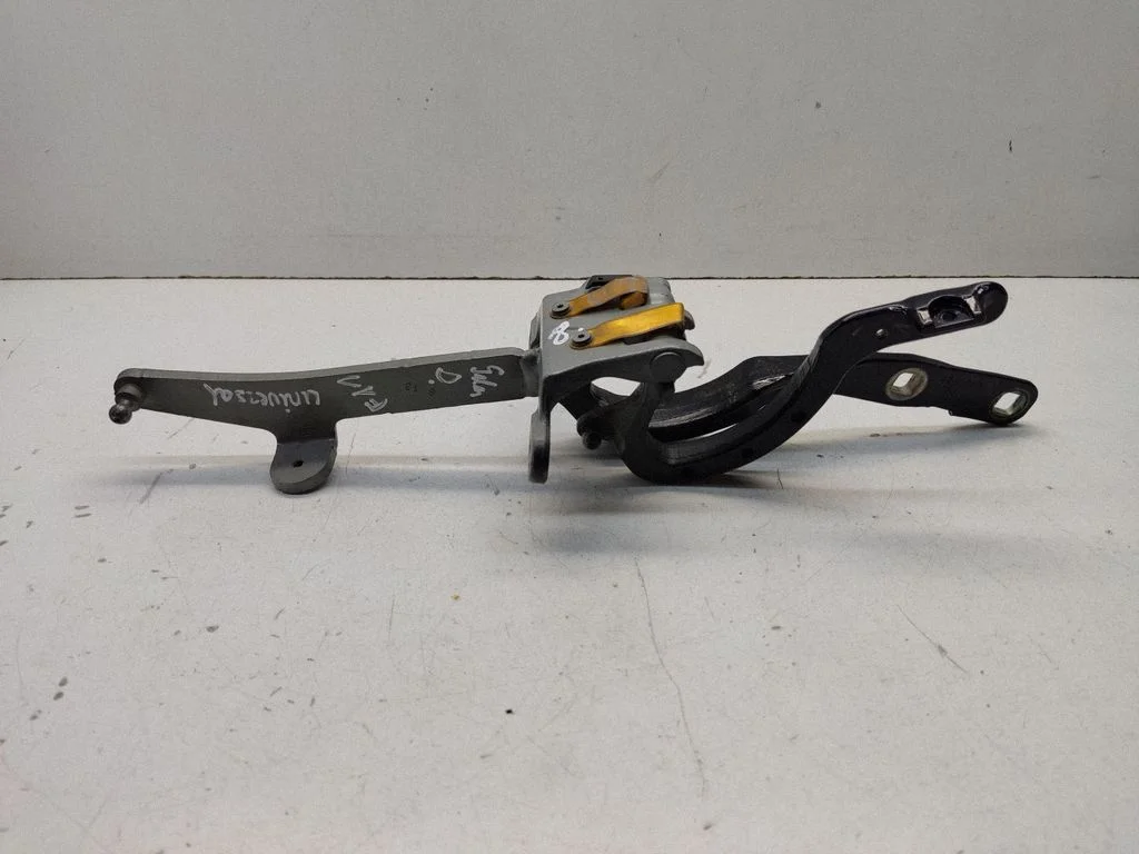 Tailgate/trunk/boot hinge – BMW 5 Series F10 F11 (2009-2016)