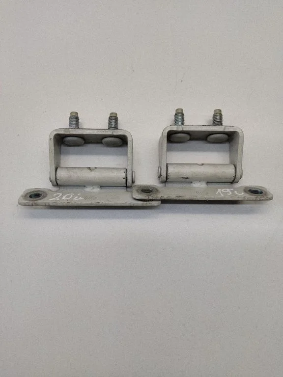 Tailgate/trunk/boot hinge
