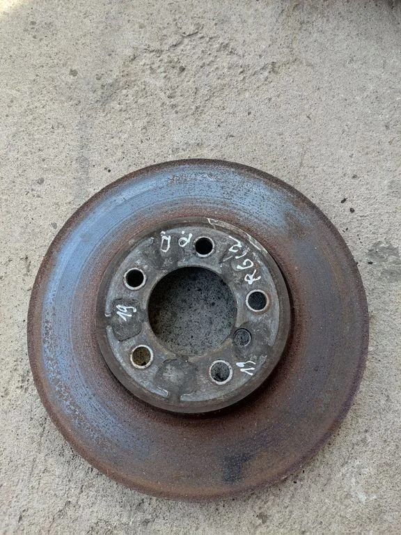 Front brake disc – front right