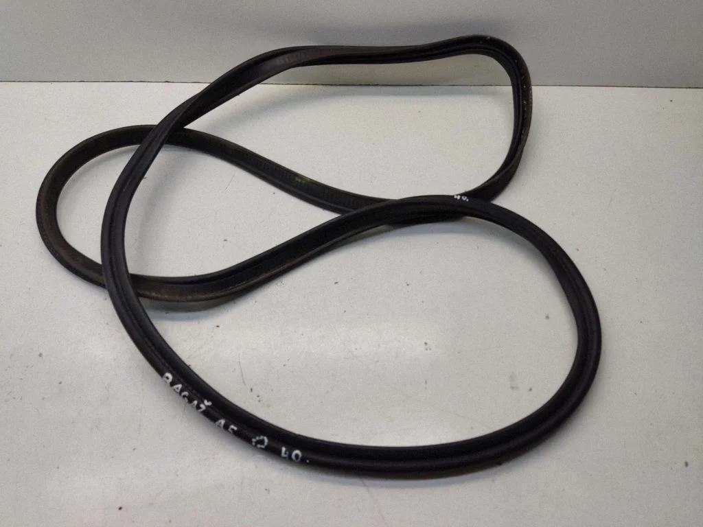 Loading door rubber seal (on body) – rear