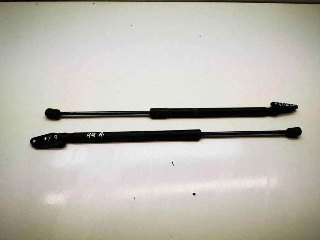Tailgate/trunk strut/damper – Nissan 370Z (2009-2020)