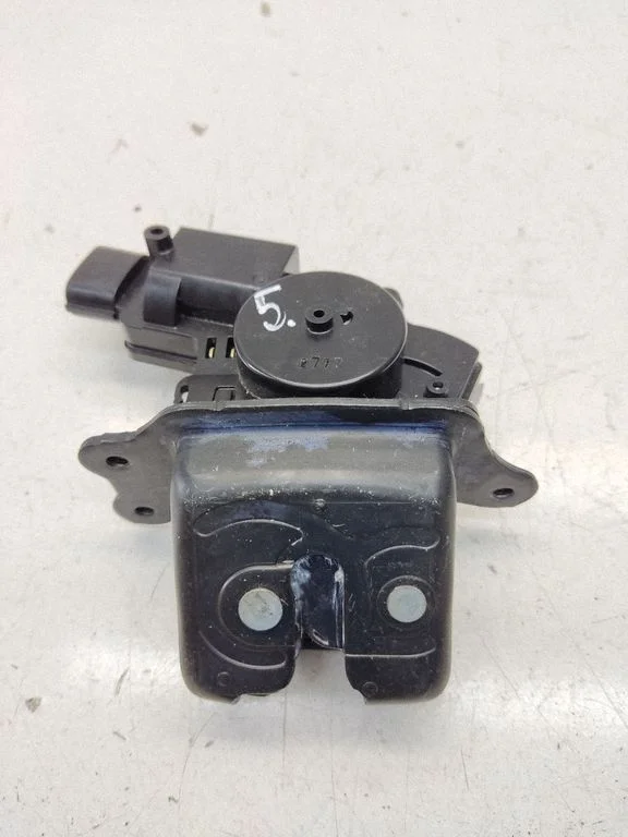 Tailgate/trunk/boot lock/catch/latch – rear